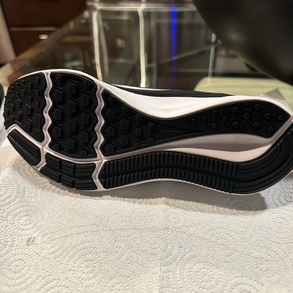 Women’s Nike shoe size 5 - Picture 4 of 5